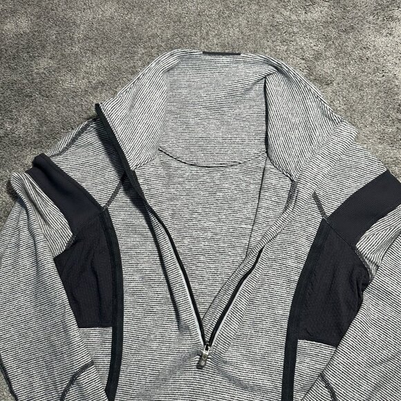 Lululemon Run Inspire 1/2 Half Zip Womens Size 6 Gray Black Striped Athleisure - Picture 3 of 16